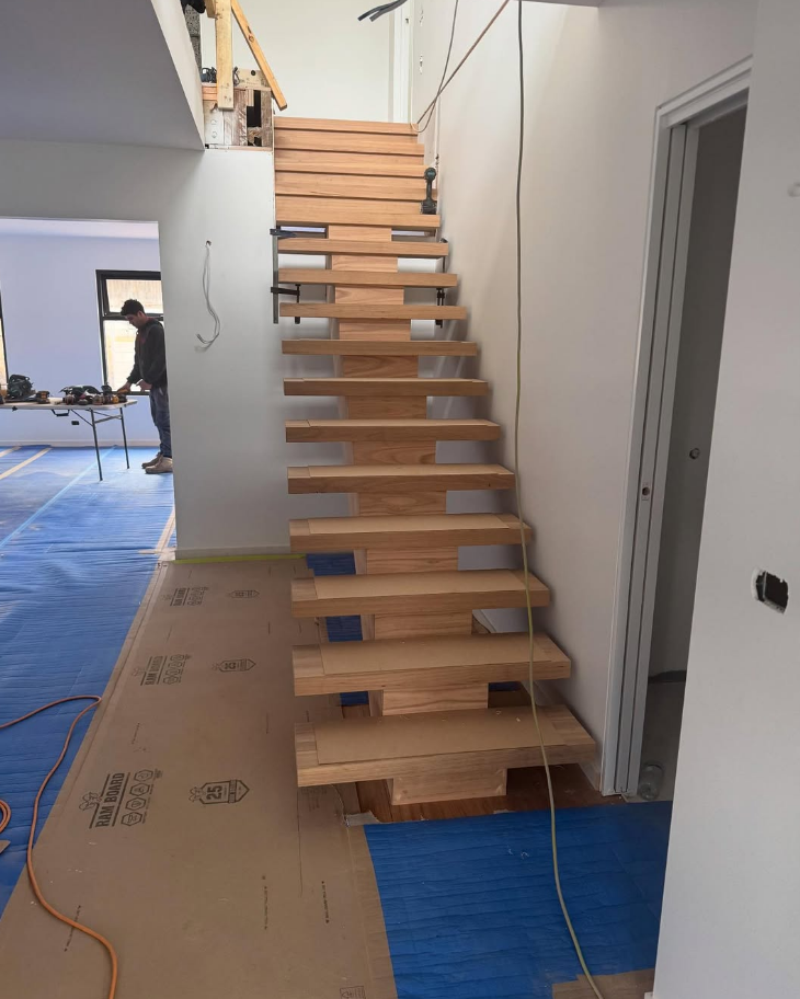 Floating staircase